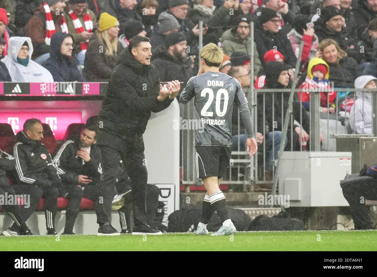 Albert Riera leaving Frankfurt stadium Q: Why did Riera fail so quickly?