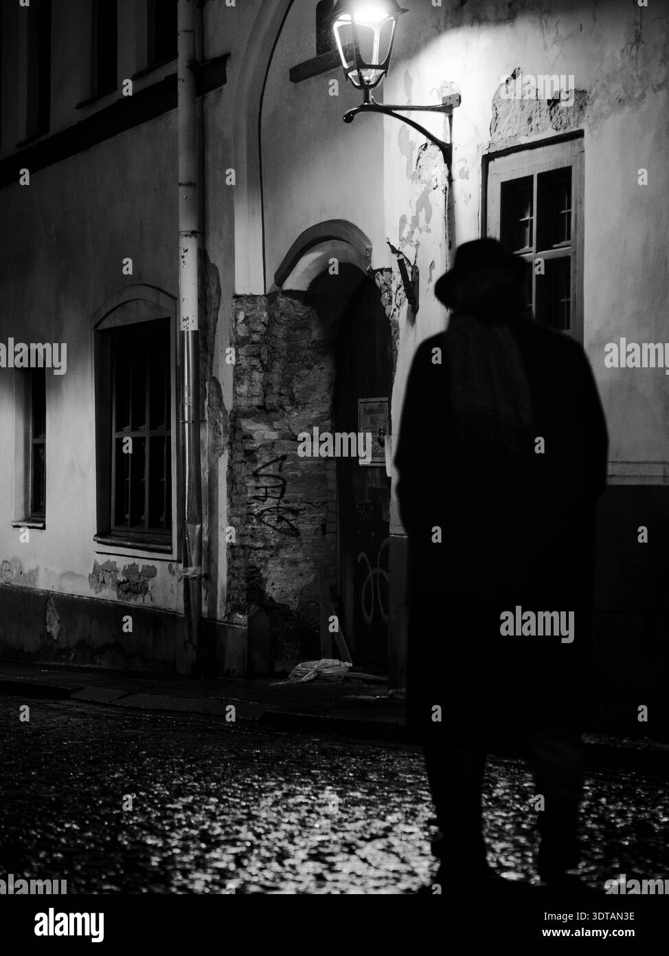 Film noir silhouette hi-res stock photography and images - Alamy