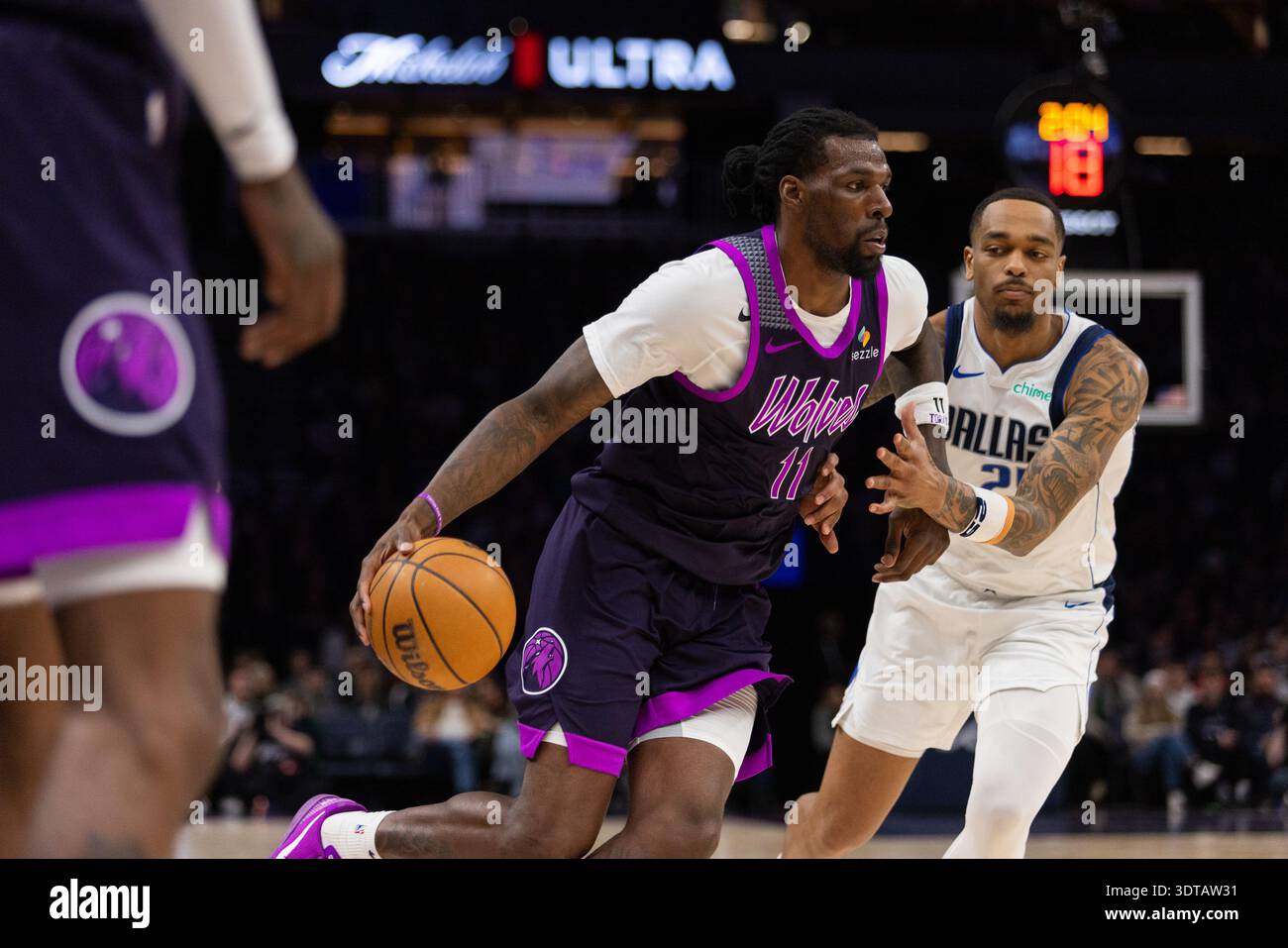 Minnesota Timberwolves' Naz Reid (11) avoids defense by Dallas ...