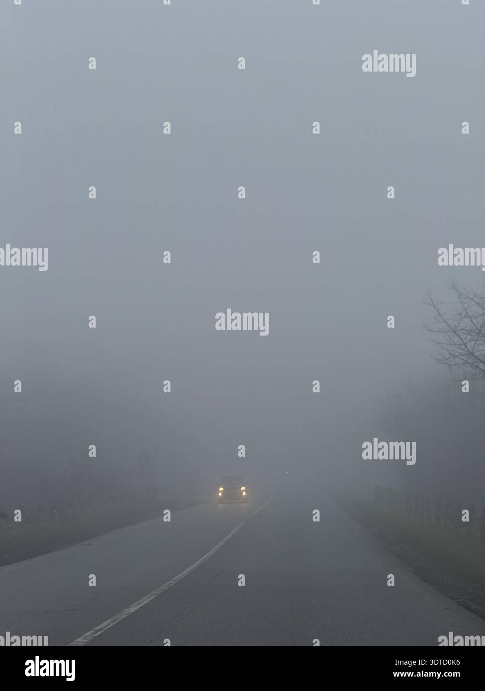 Car driving low visibility hi-res stock photography and images - Alamy