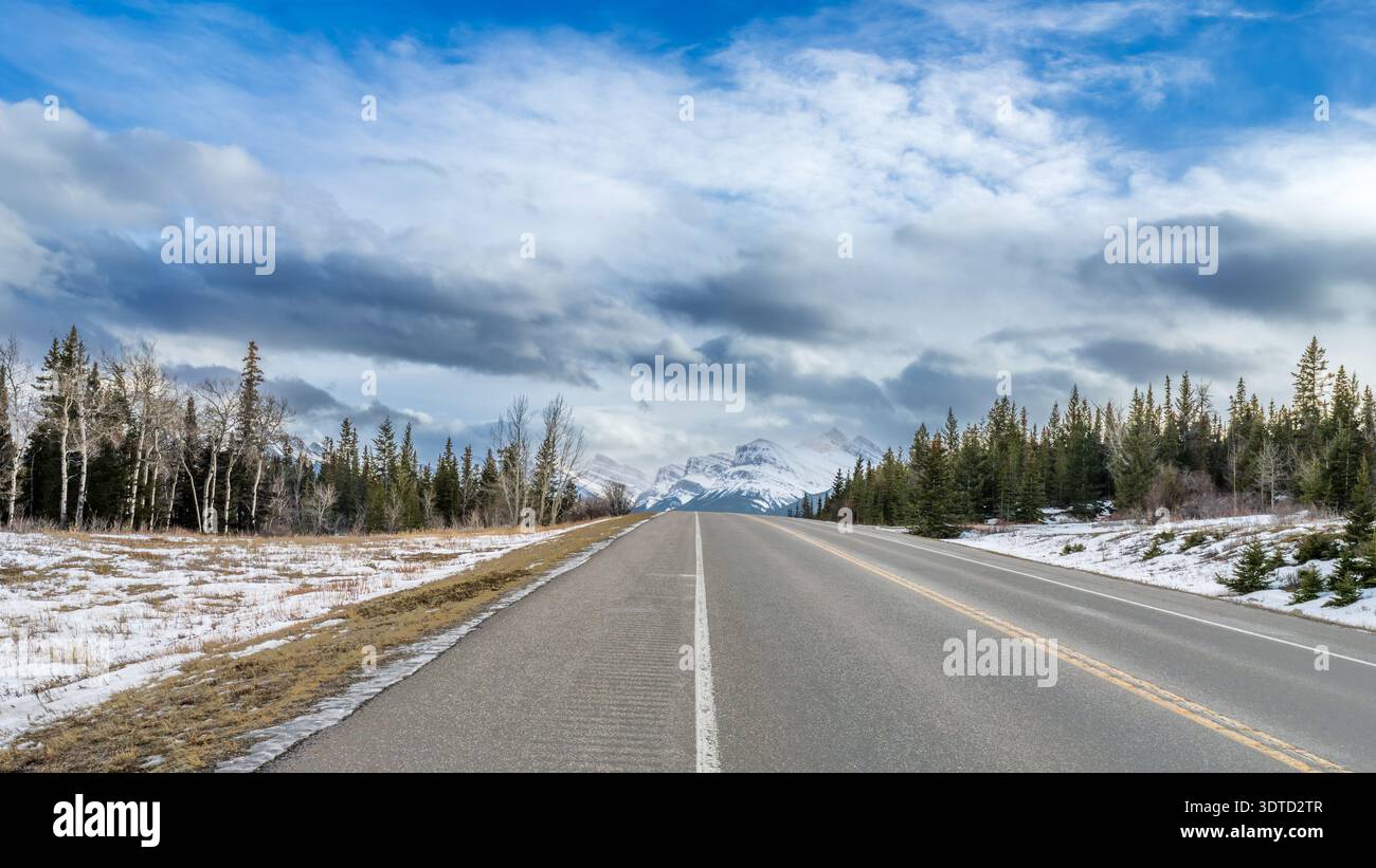 David Thompson Highway (AB-11) in Alberta, a scenic route through the ...