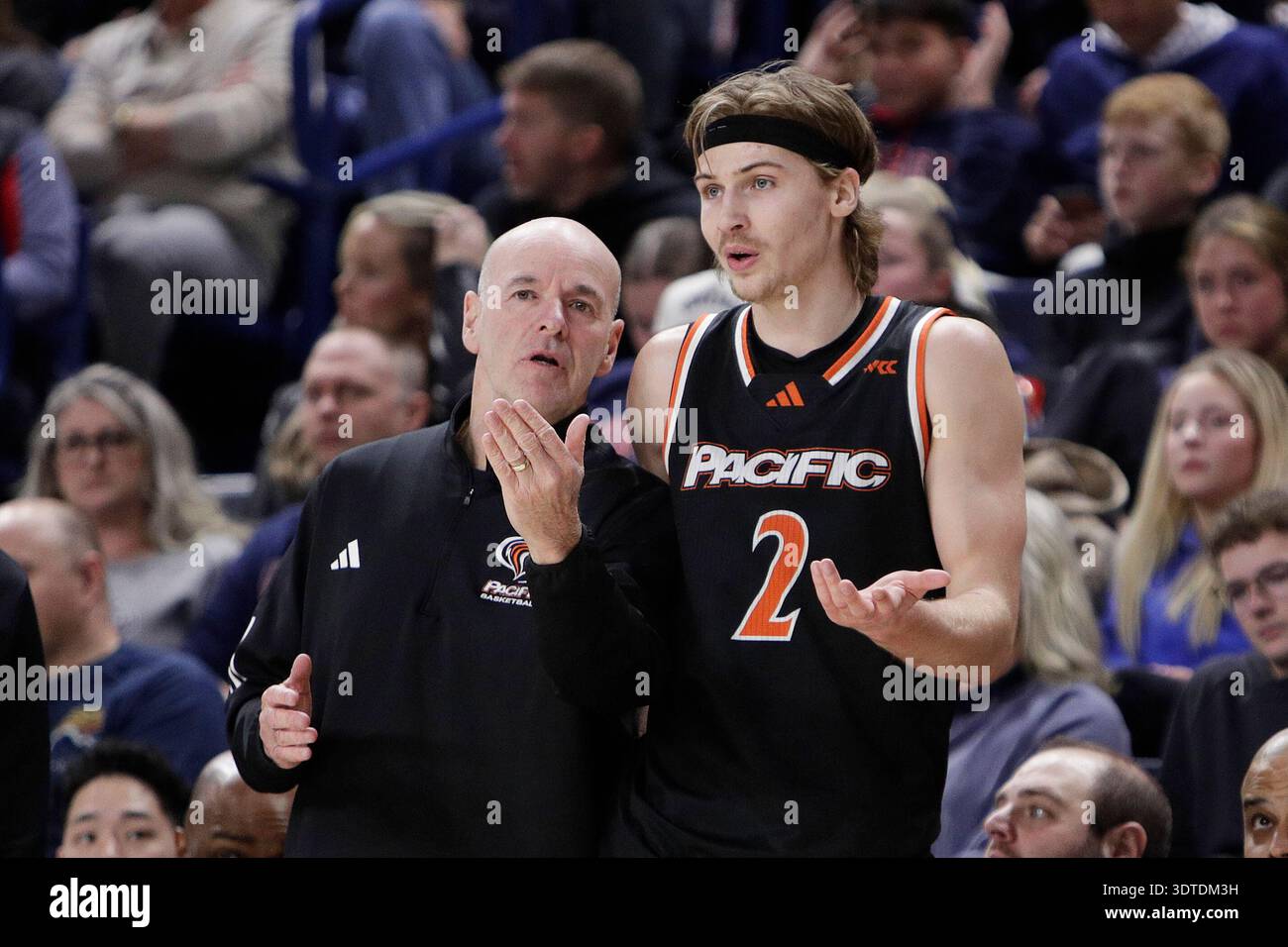 Elias Ralph Pacific head coach Dave Smart, left, speaks with forward Elias Ralph (2 ...