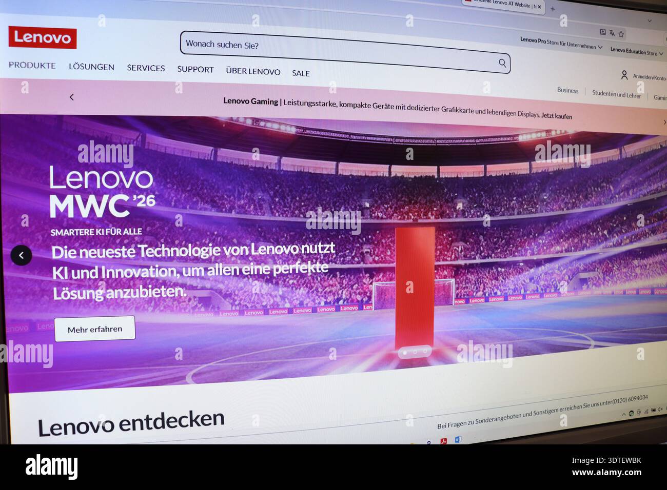 Computer screen displaying a website with a large stadium image and German text for artificial intelligence solutions Stock Photo