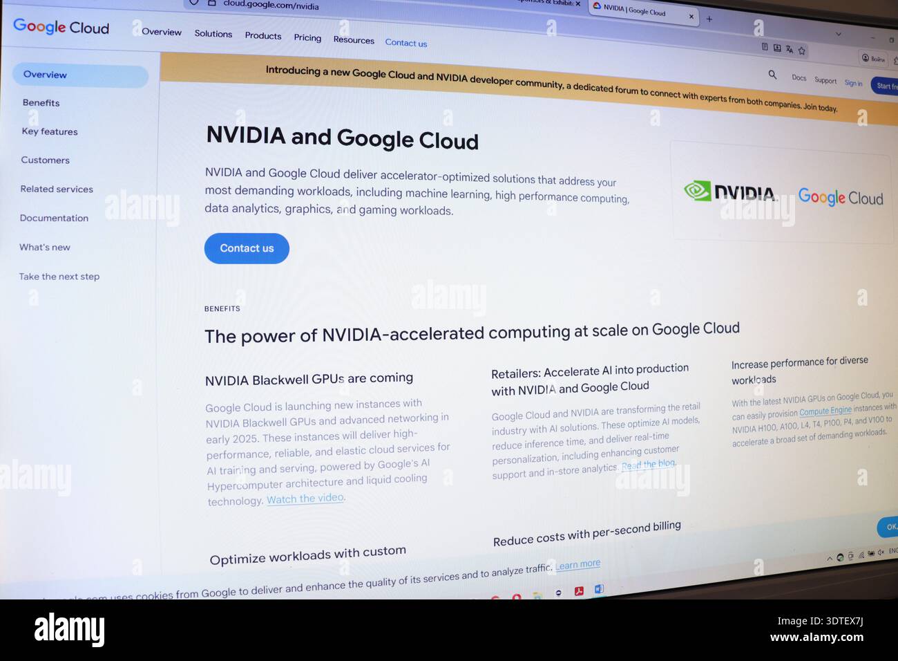 Computer screen displaying webpage with partnership announcement. Editorial image of technology integration for cloud computing. Stock Photo