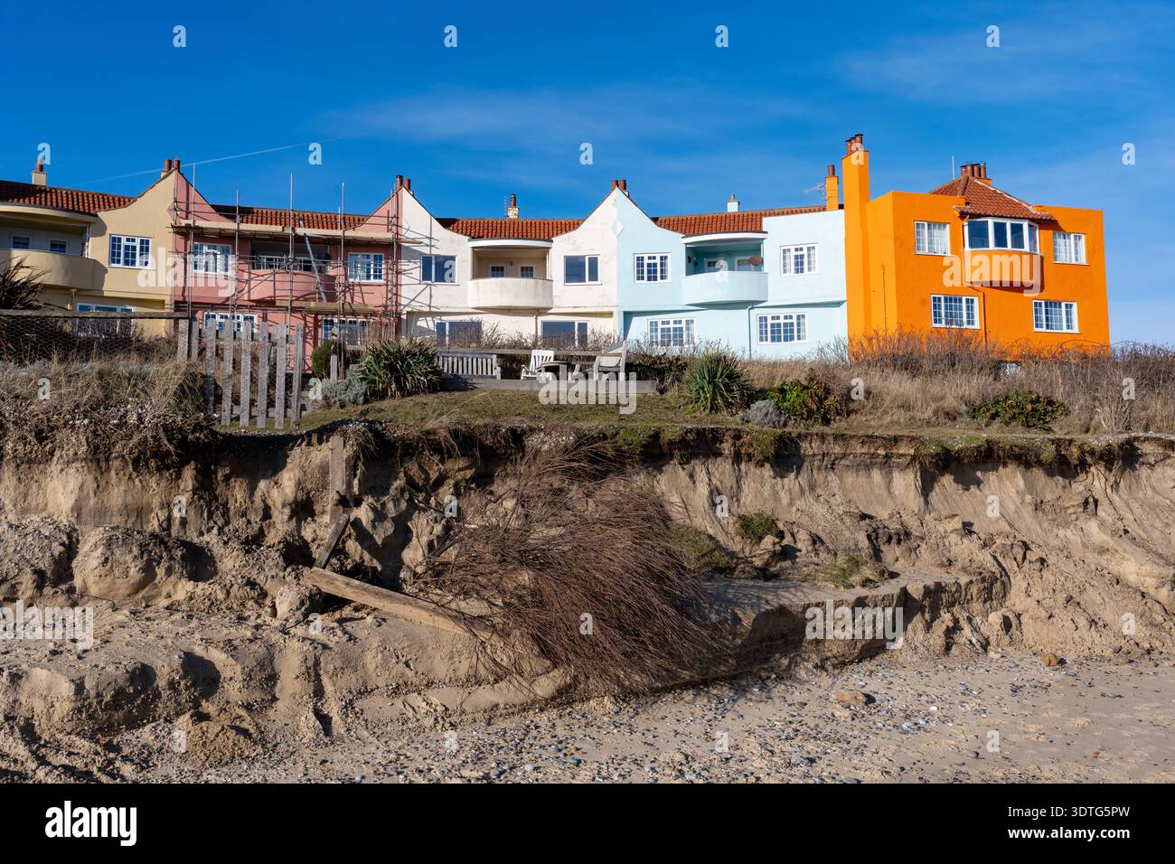 Properties at risk from coastal erosion hi-res stock photography and ...
