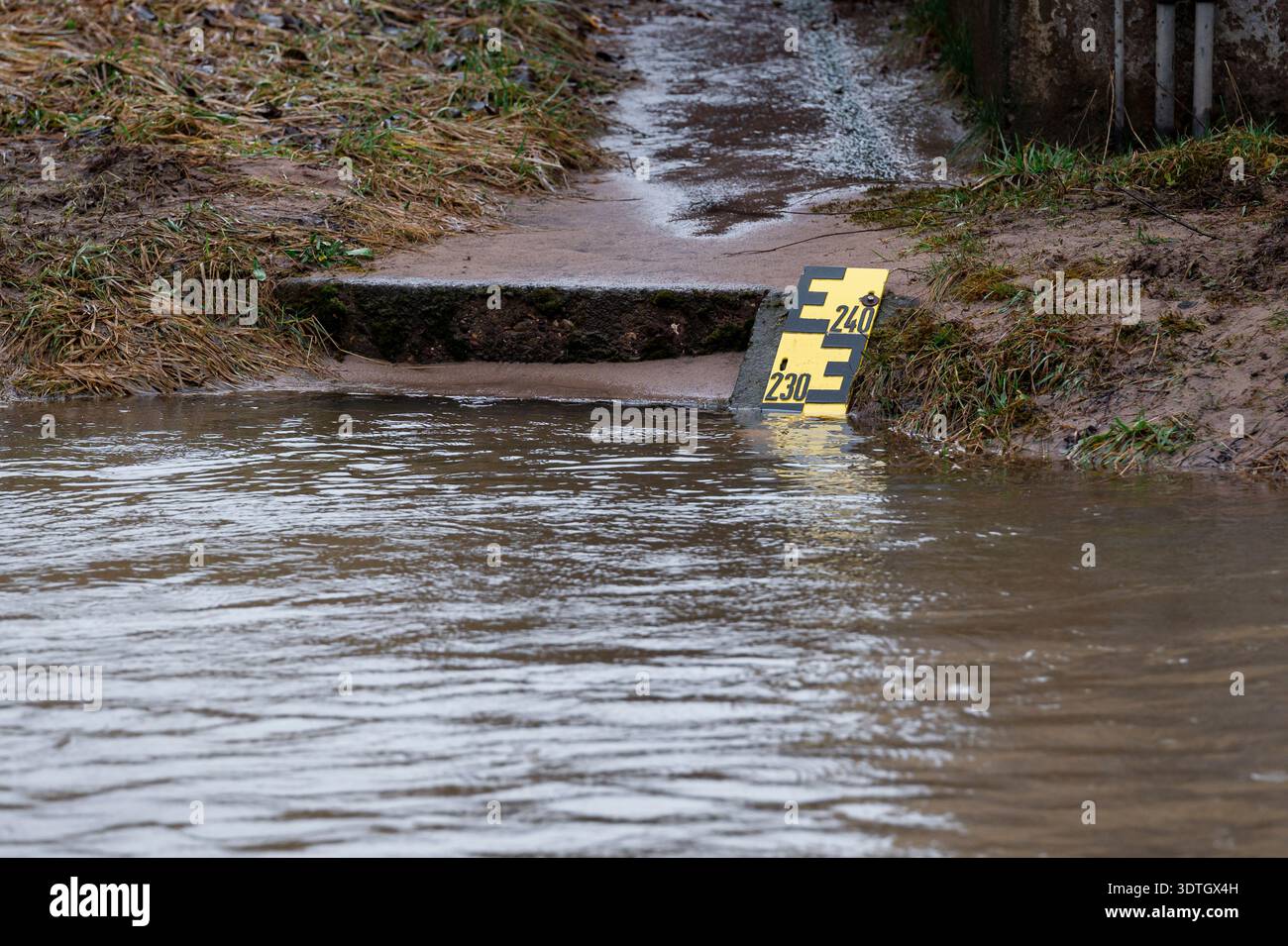 22 February 2026, Bavaria, Frensdorf: A high water mark indicates the ...