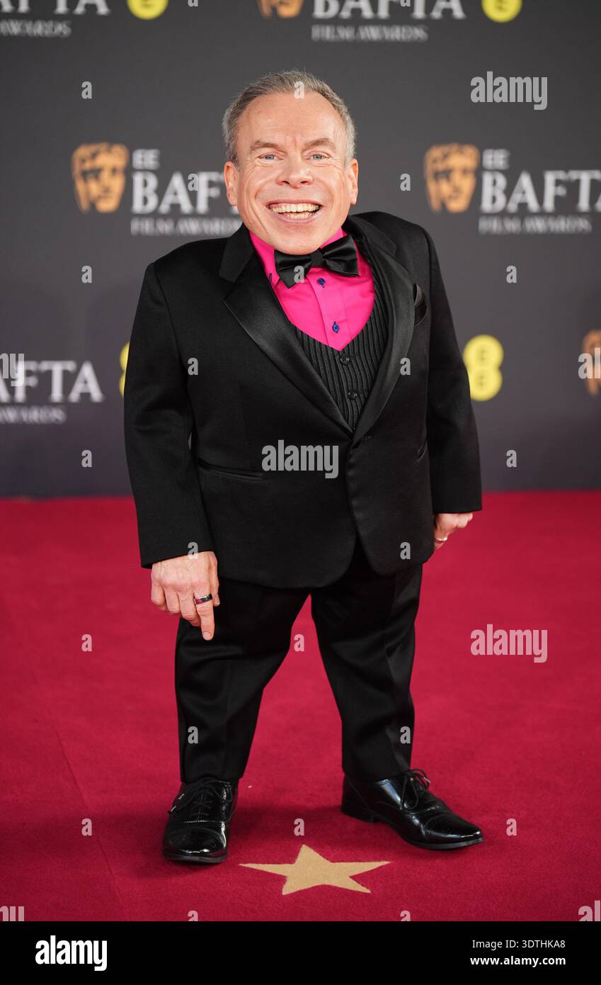 warwick-davis-attending-the-79th-british-academy-film-awards-at-the