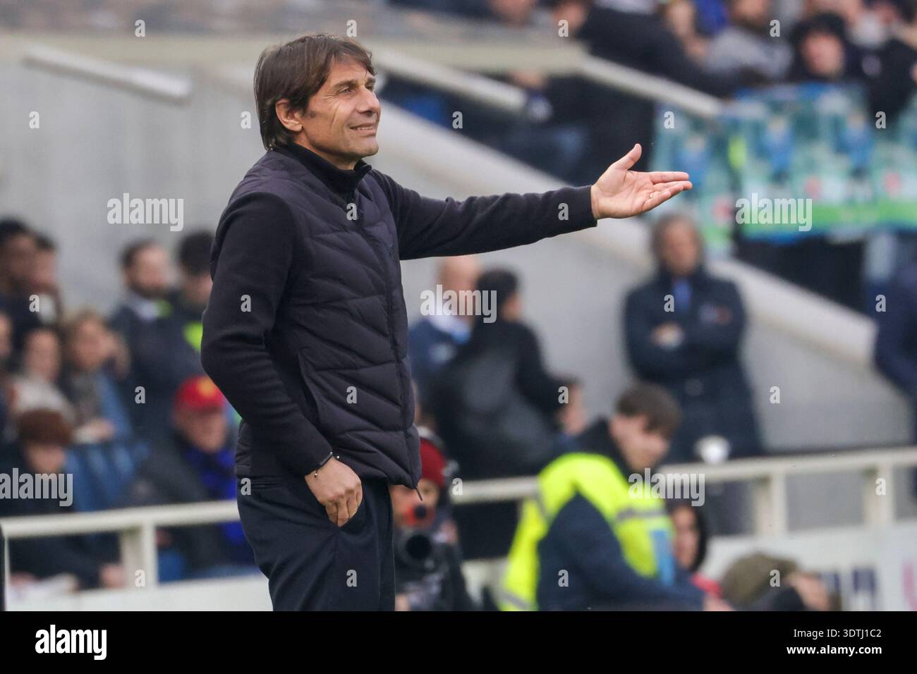 Antonio Conte in action during the Serie A match between Atalanta BC ...