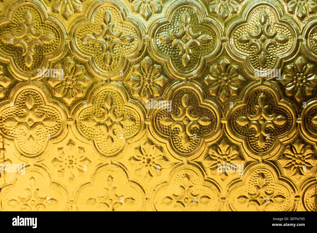 Intericut Gold Pattern Intricate gold leaf patterns hi-res stock photography and images - Alamy