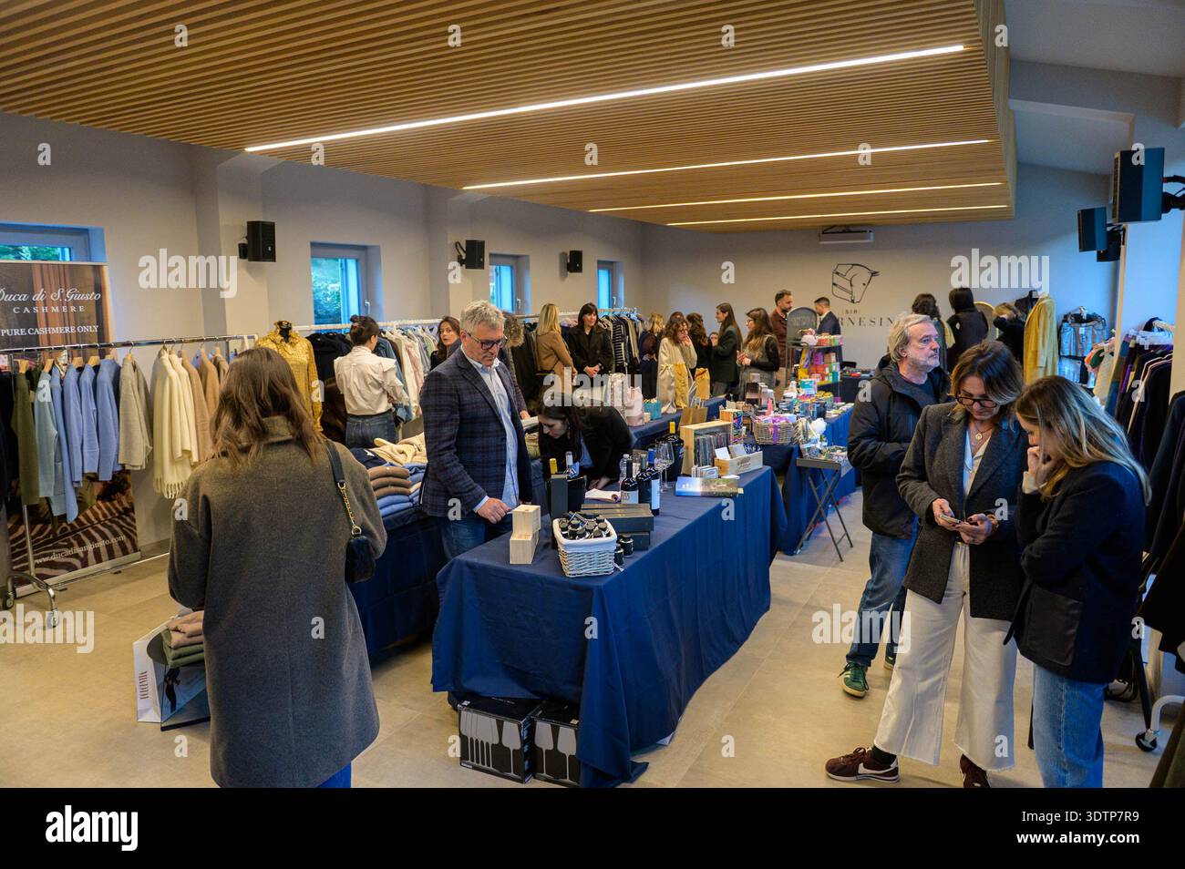 **NO WEB AND NEWSPAPERS ONLY FOR ITALY** Rome, Farnesina Pop Market ...