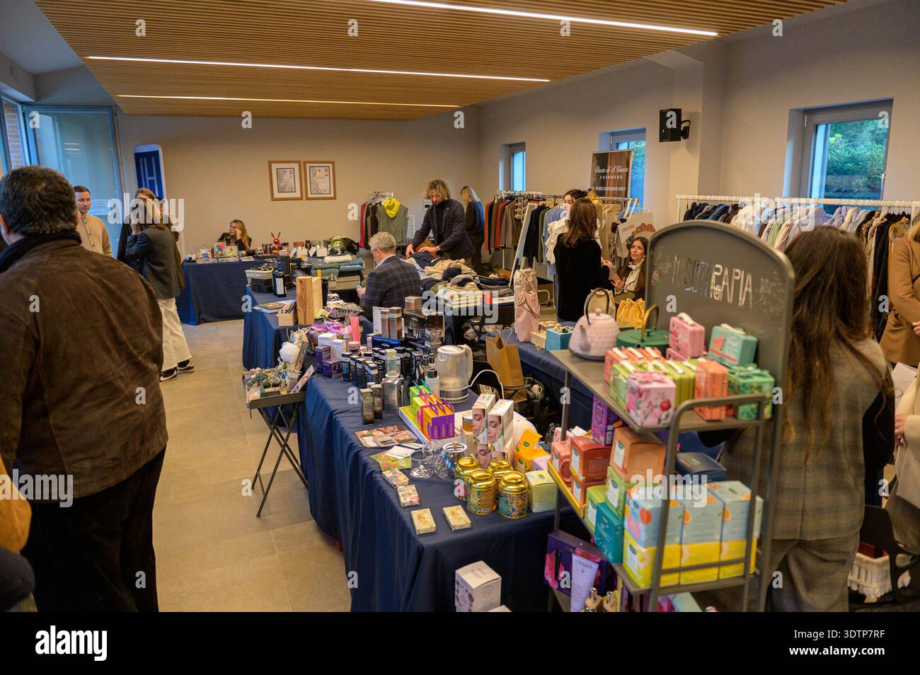 **NO WEB AND NEWSPAPERS ONLY FOR ITALY** Rome, Farnesina Pop Market ...