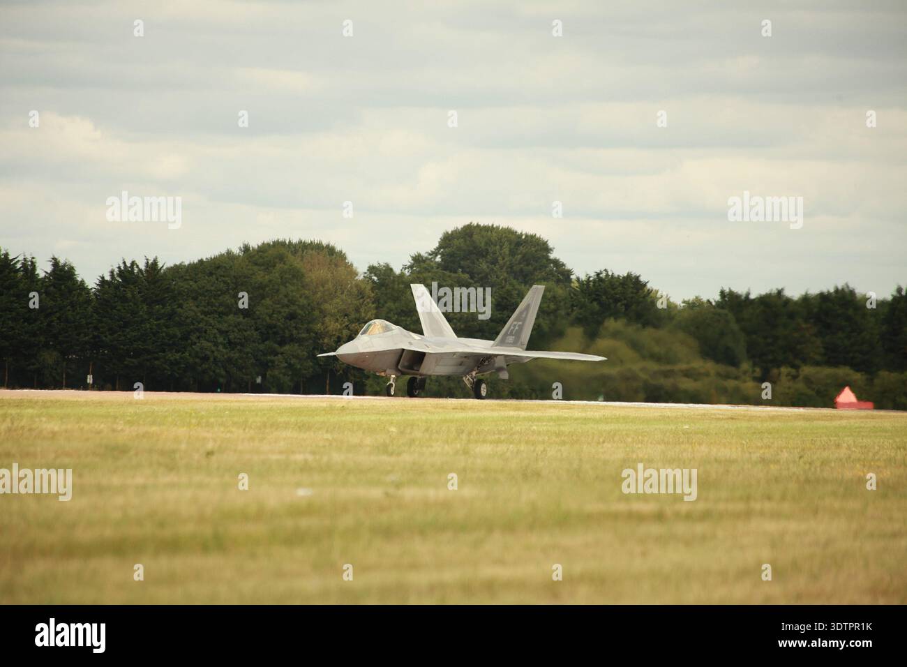 Lockheed Martin F-22 Raptor is a military stealth fighter aircraft USAF ...