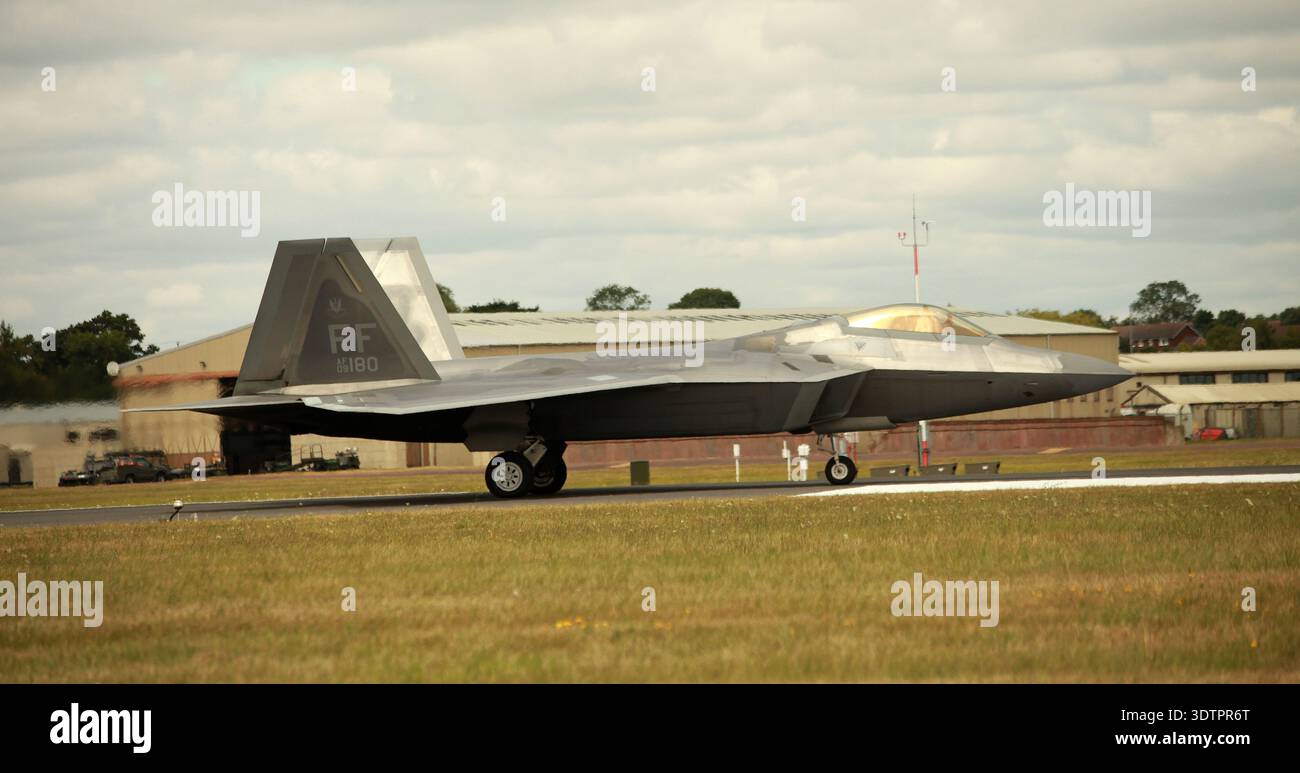 Lockheed Martin F-22 Raptor is a military stealth fighter aircraft USAF ...