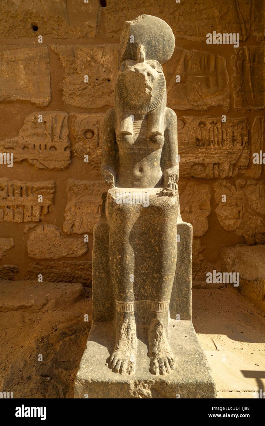 Ramses iii statue hi-res stock photography and images - Alamy