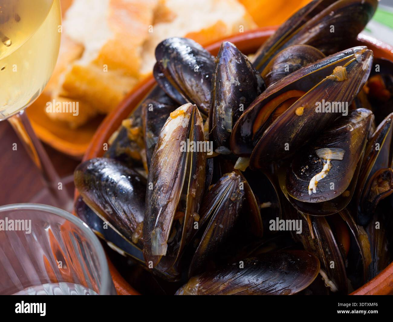 F Rence Muscles French dish - mussels with onion sauce Stock Photo - Alamy