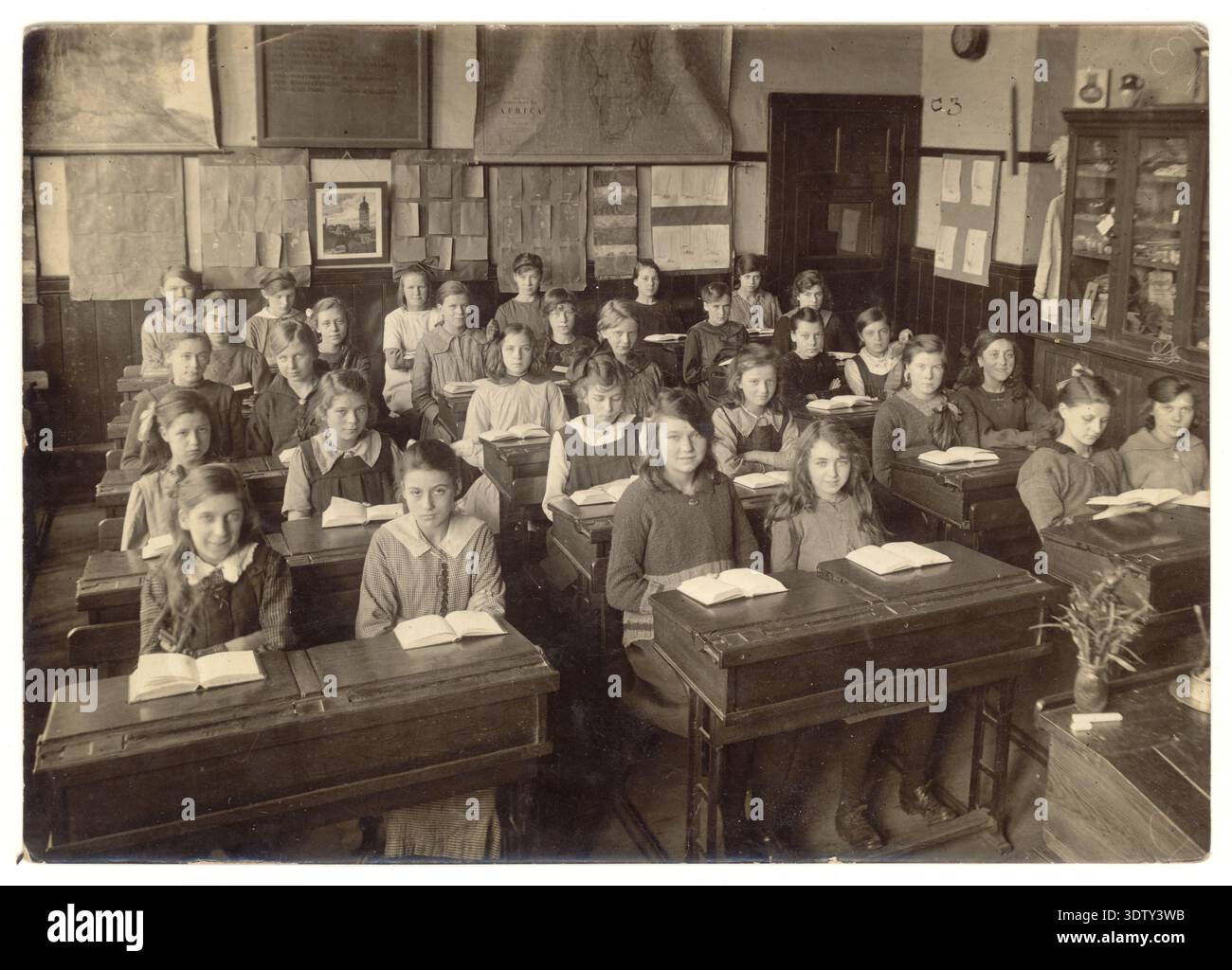 20 century schoolgirl hi-res stock photography and images - Alamy