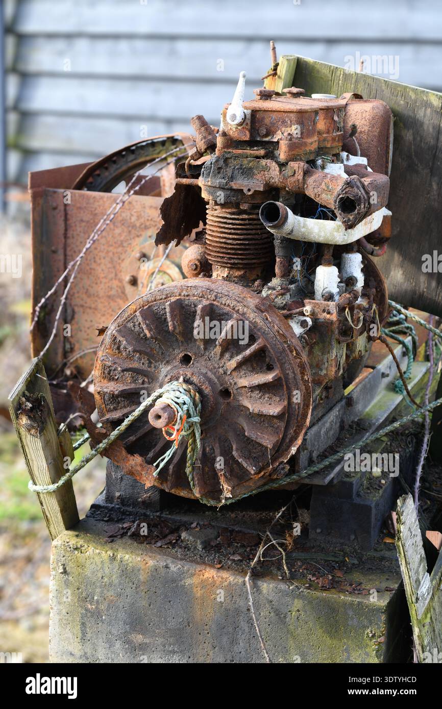 Rusty Sbc Engine Weather beaten engine hi-res stock photography and images - Alamy