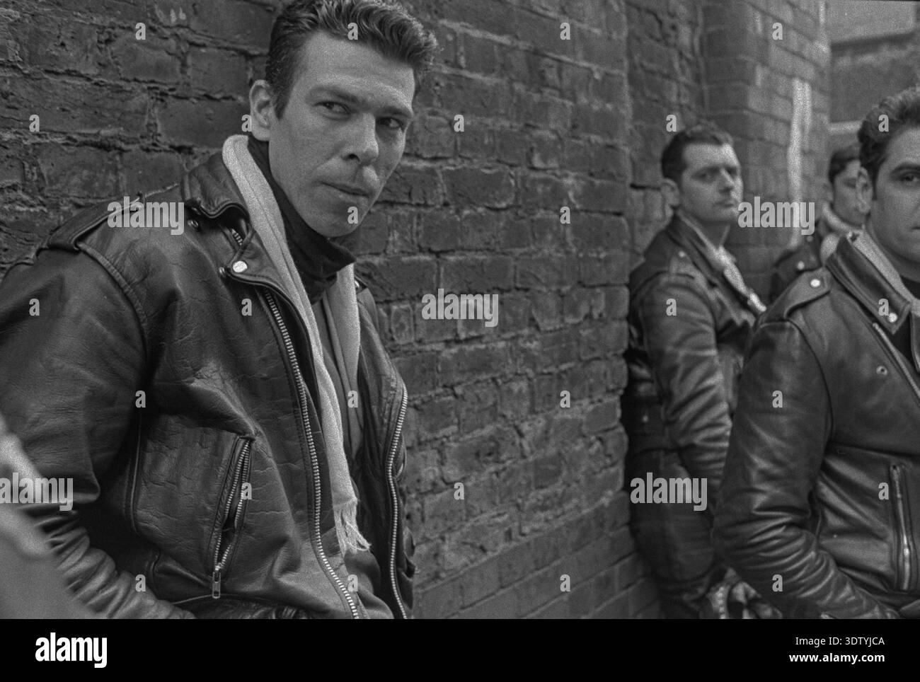 Alamy Rocker British rockers in leather jackets posing in London, UK, 2001 Stock ...