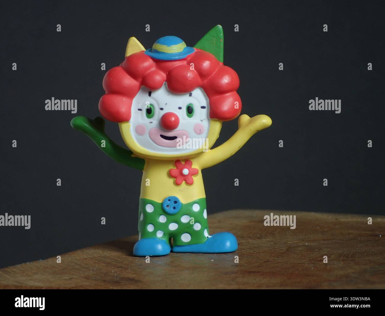 Tonies Figura Auditiva Mia And Me – Unicornio Dorado / Onchao Y El Paraíso, Audio Con 2 Historias, 45 Minutos, Para Niños +6 Años, Compatible Con Toniebox