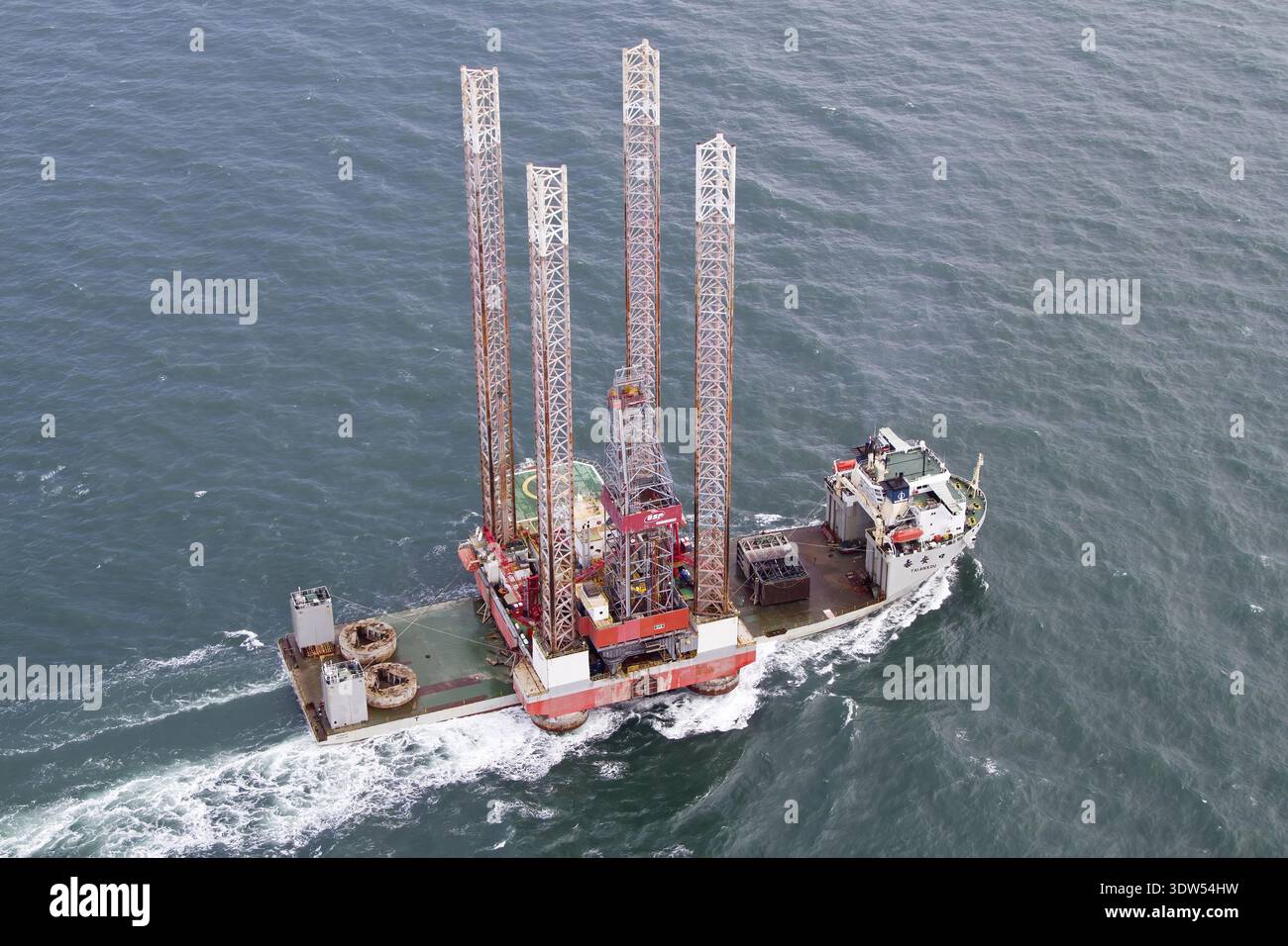 Jack up vessel hi-res stock photography and images - Alamy