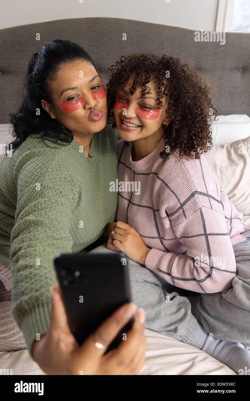 Candid teen hi-res stock photography and images - Alamy