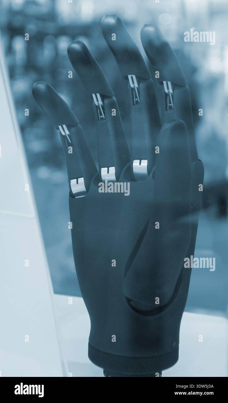 Bionic arm 3d printer hi-res stock photography and images - Alamy