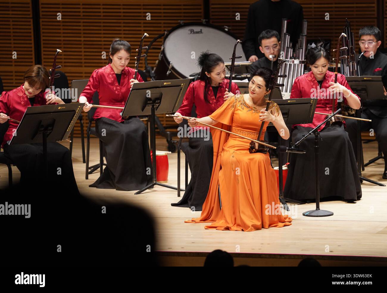 (260225) -- NEW YORK, Feb. 25, 2026 (Xinhua) -- Musician Yu Hongmei ...