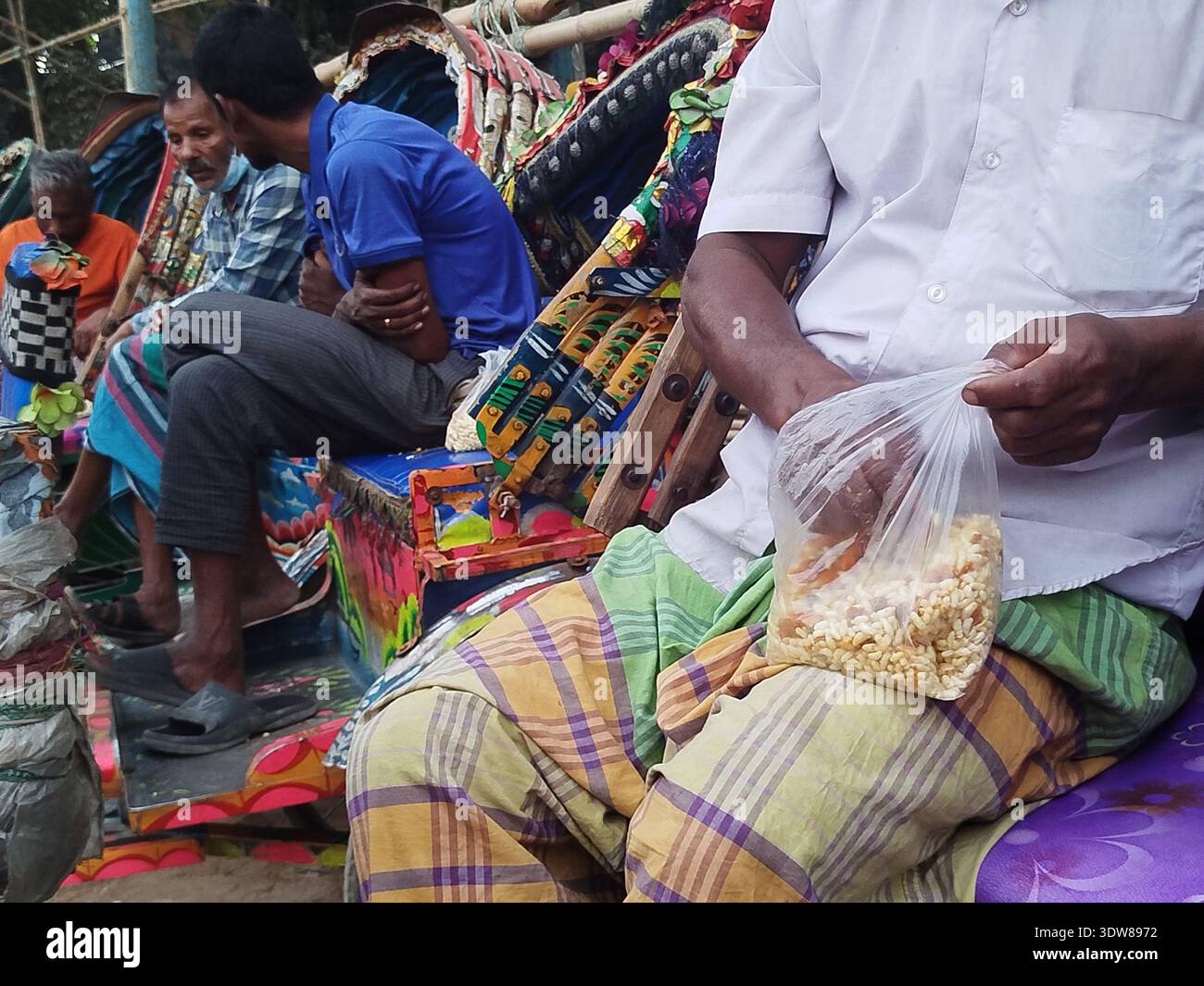 Usman Ricshaw Dhaka, Bangladesh. 26th Feb, 2026. A rickshaw driver prepares his Iftar ...