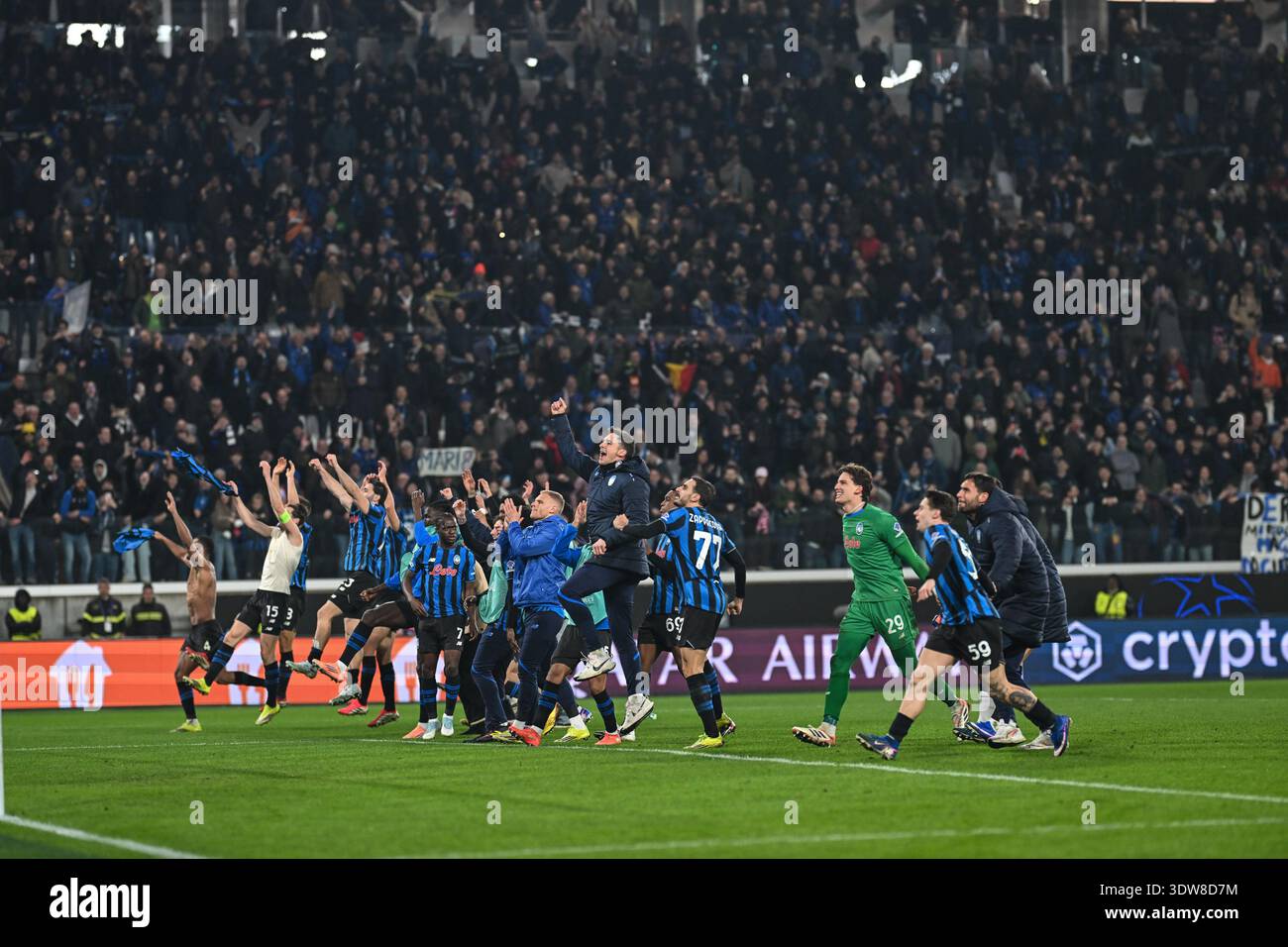 team-of-atalanta-bc-celebrating-after-a-victory-during-the-uefa