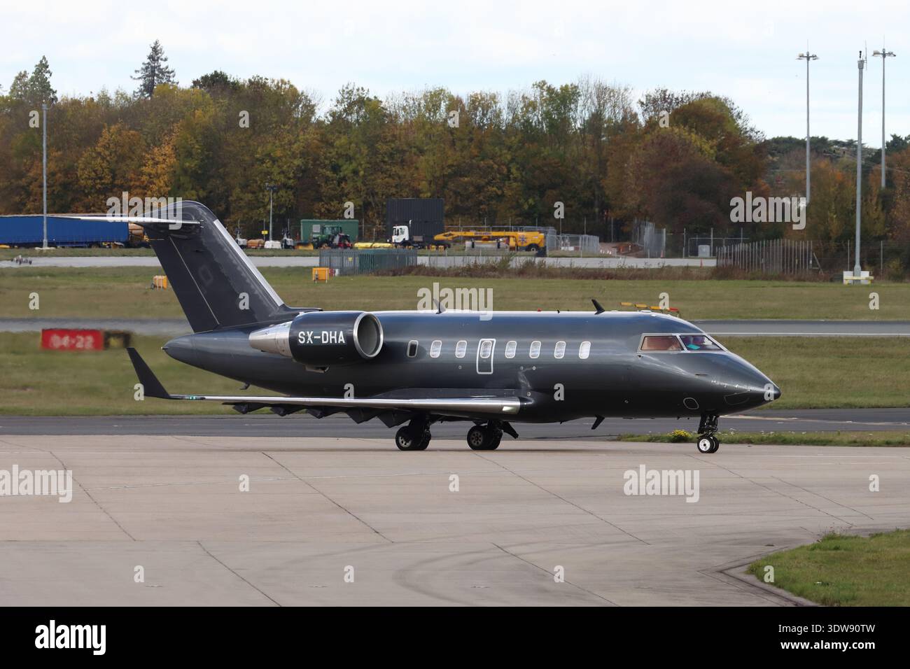Challenger 605 hi-res stock photography and images - Alamy