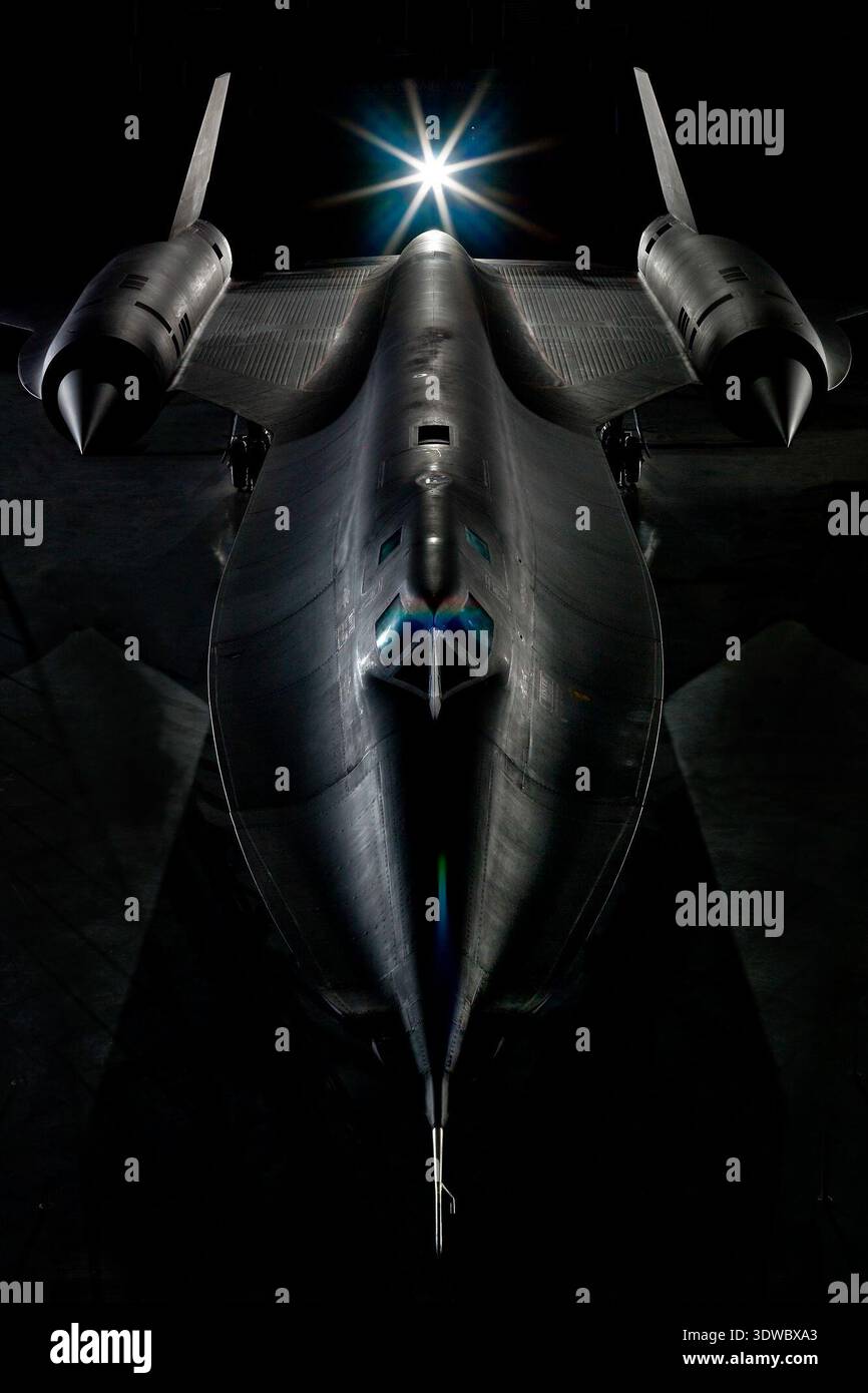 Lockheed Tri Engine Lockheed SR-71 Blackbird is a twin-engine, two-seat, supersonic ...