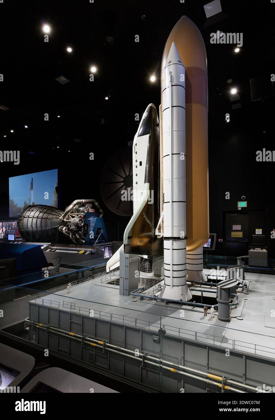Nasa Technology Stack 1981 era museum presentation model hi-res stock photography and images ...