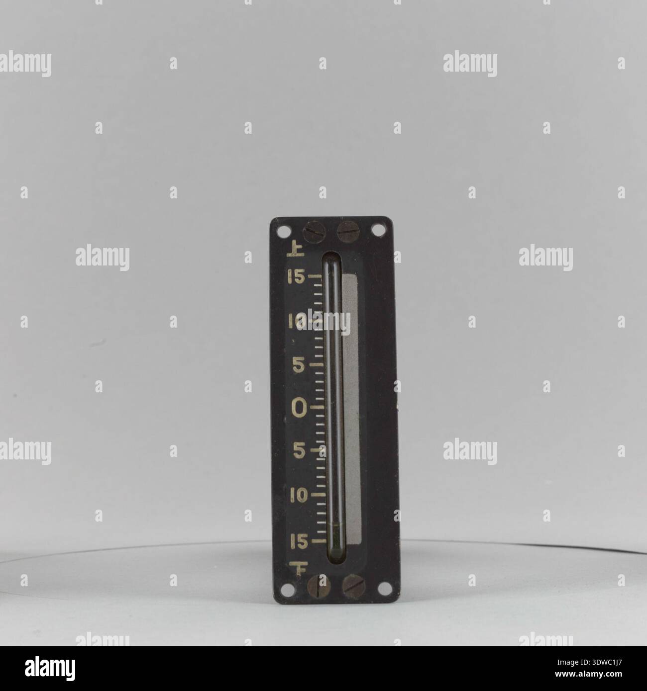 Inclination Instruments Japan Ship roll angle indicator hi-res stock photography and images - Alamy