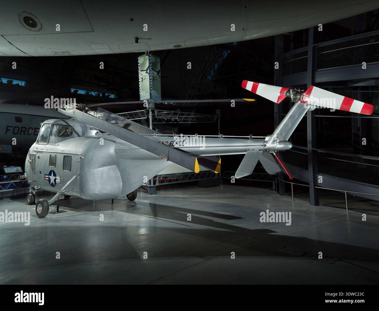 Sikorsky yh 19 helicopter hi-res stock photography and images - Alamy