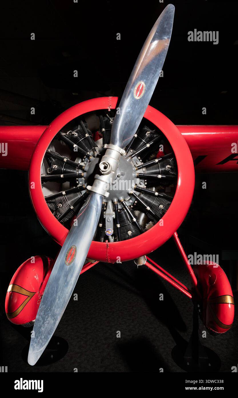 Lockheed Vega 5B NR7952 was a high-wing single-engine cabin monoplane ...
