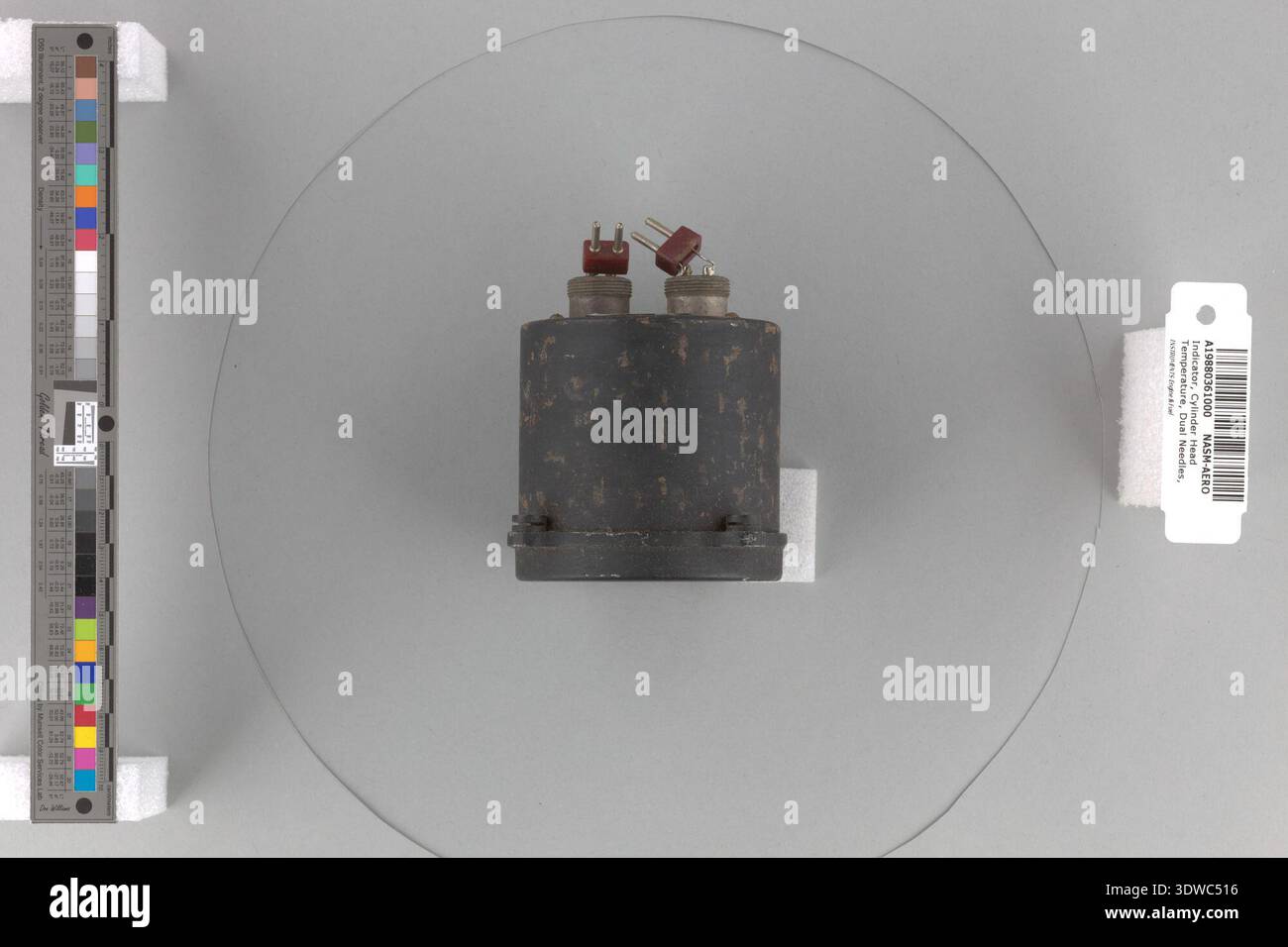 Aircraft engine heat indicator hi-res stock photography and images - Alamy