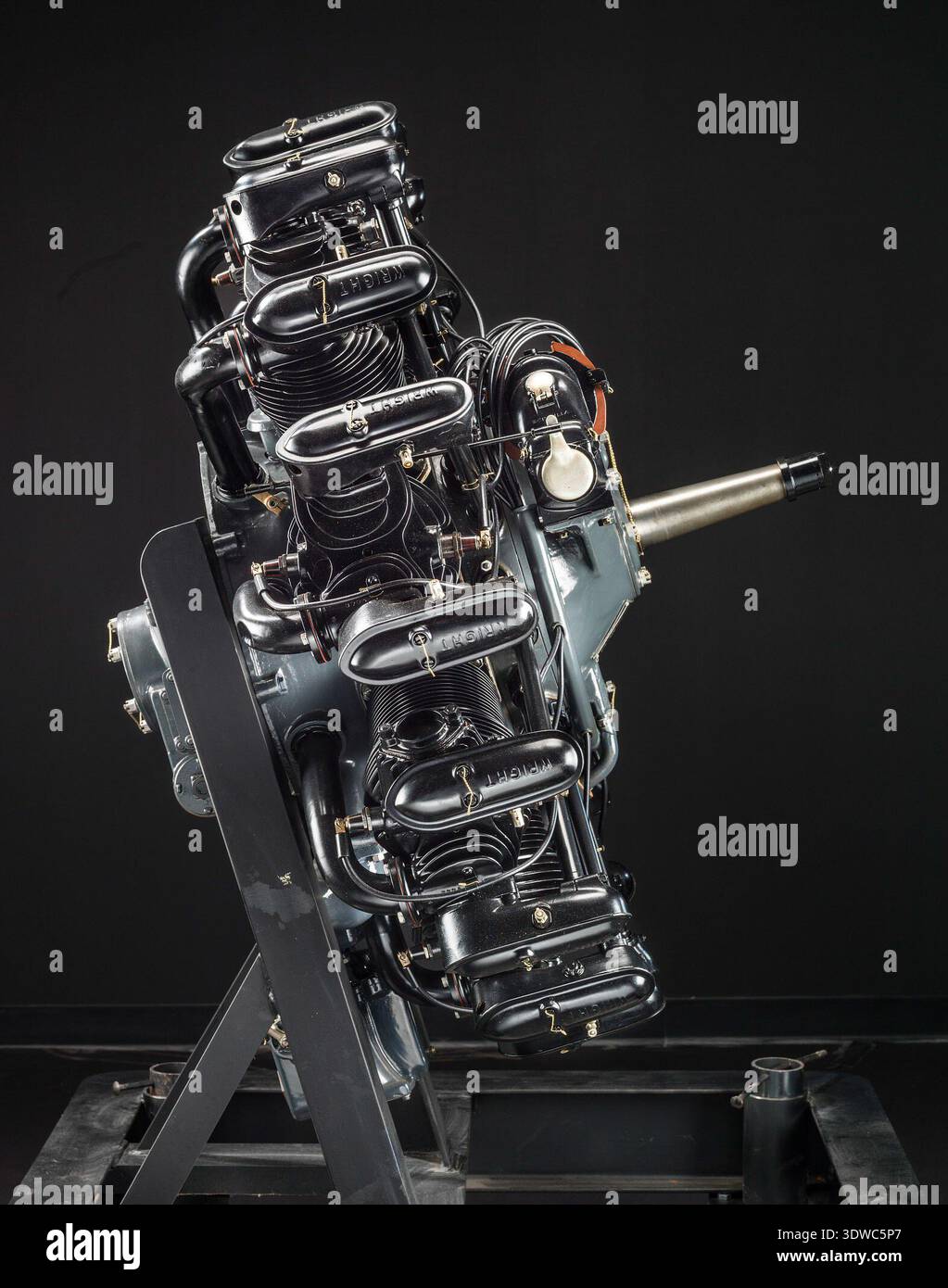 508 lb engine weight hi-res stock photography and images - Alamy