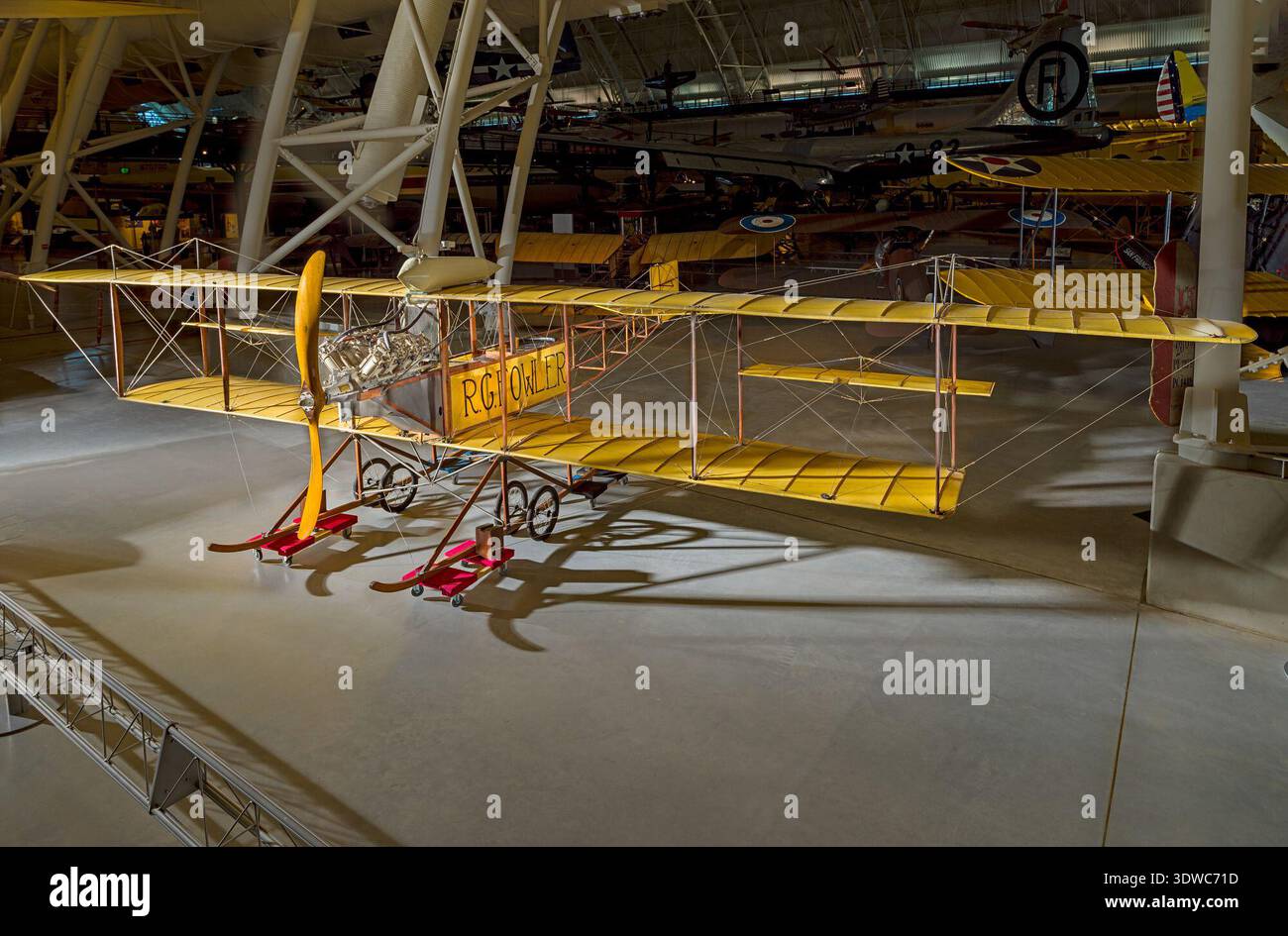 Rg Fowler Open frame fuselage structure hi-res stock photography and images - Alamy