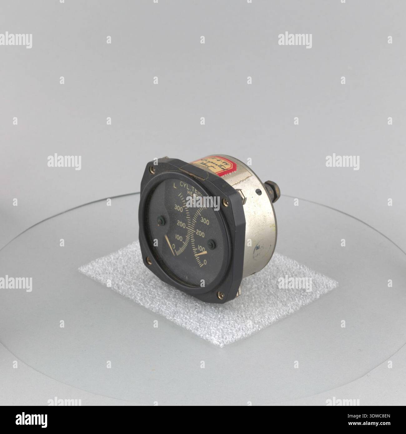 Cylinder head heat measurement hi-res stock photography and images - Alamy