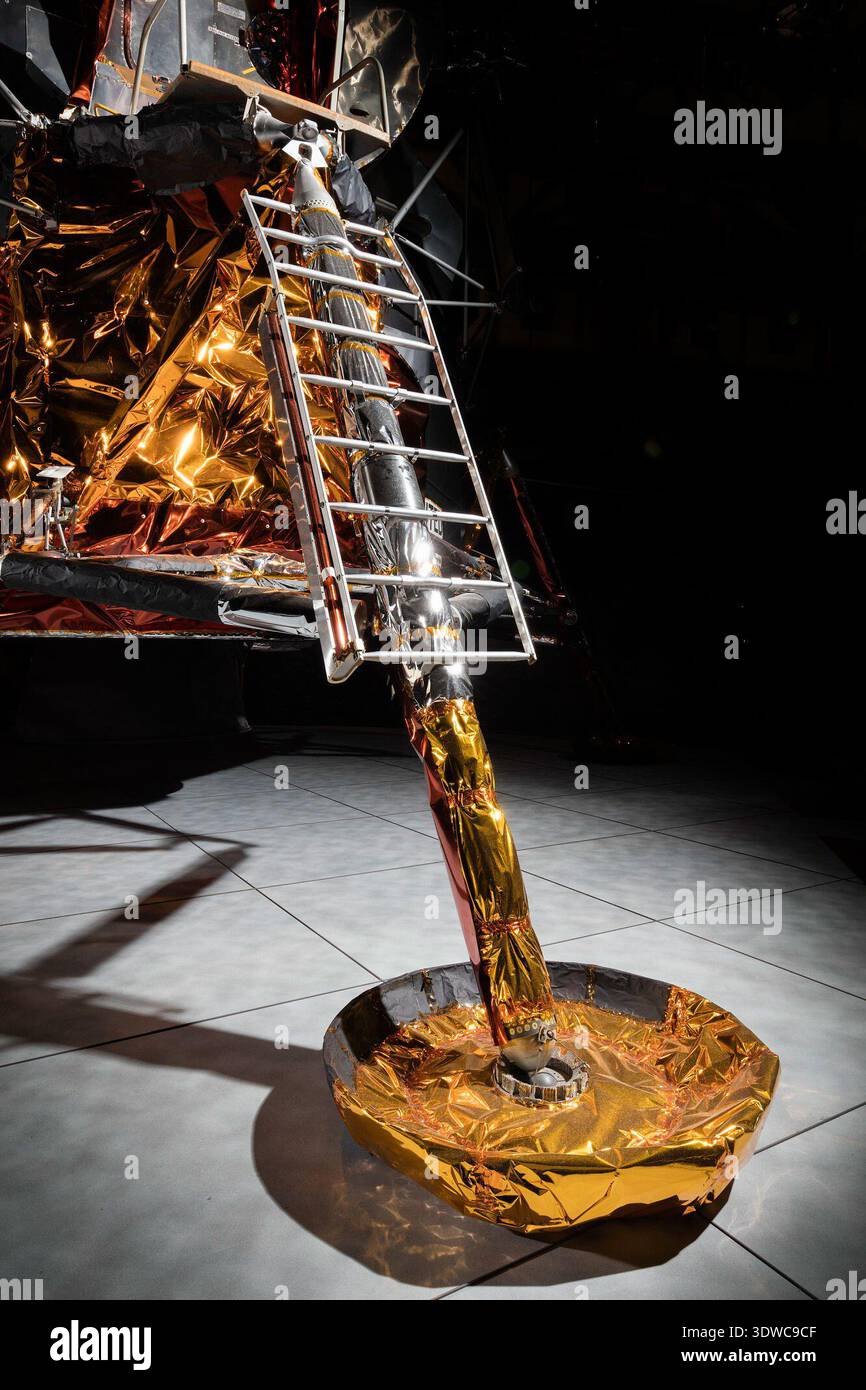 Descent stage propulsion hi-res stock photography and images - Alamy