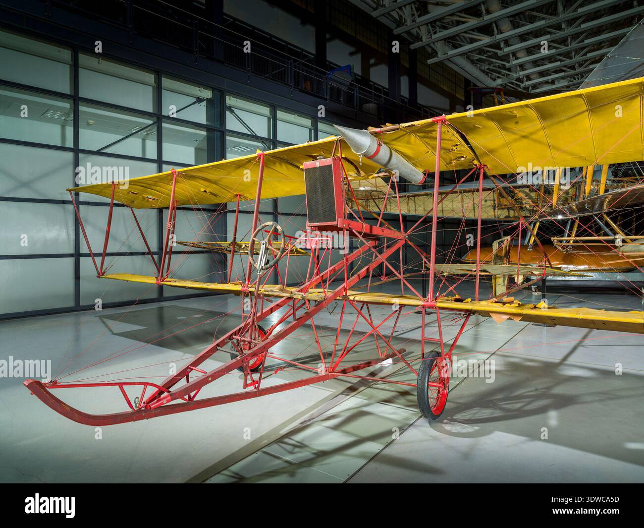 Pre 1910 flying machine hi-res stock photography and images - Alamy