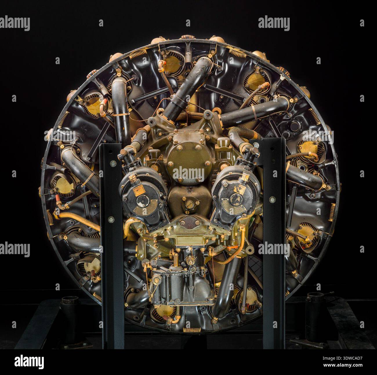 450 horsepower aircraft motor hi-res stock photography and images - Alamy