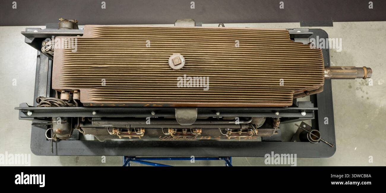 First Inverted Vee Engine 1920s aircraft engine program hi-res stock photography and images - Alamy