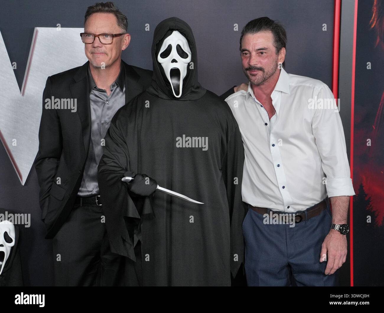 l-r-matthew-lillard-ghostface-and-skeet-ulrich-at-the-paramount