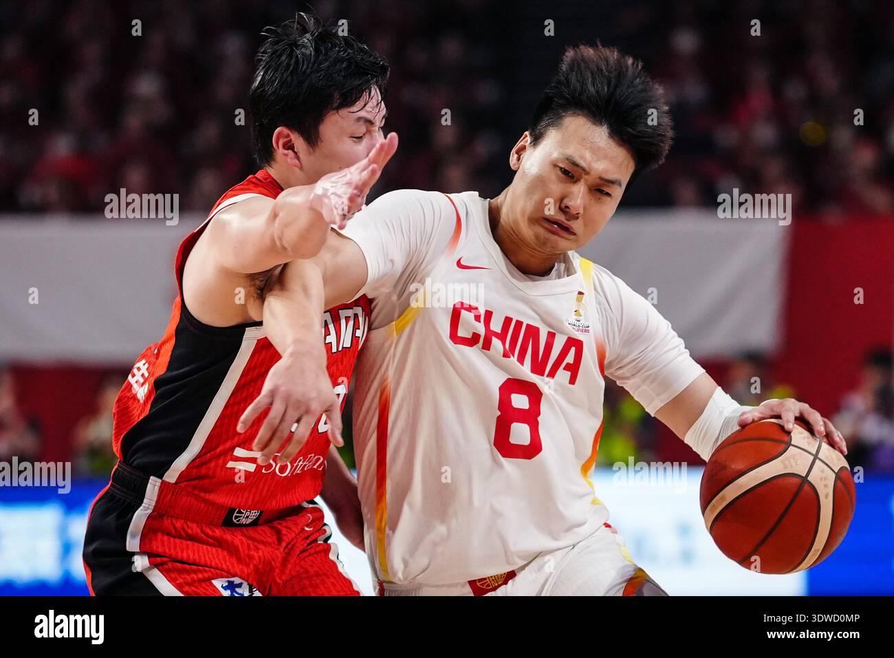 (260226) -- OKINAWA, Feb. 26, 2026 (Xinhua) -- Zhao Rui (R) of China ...
