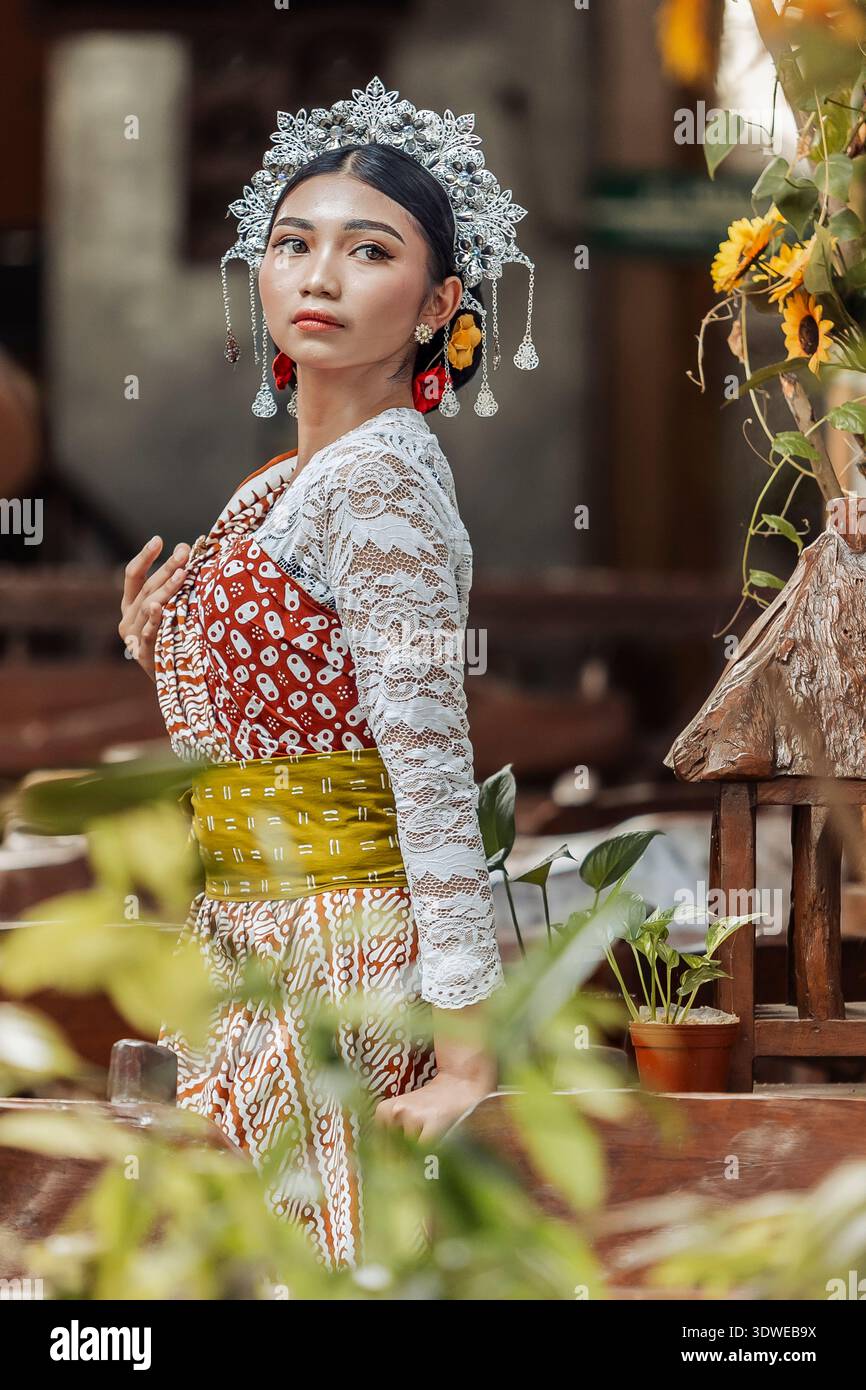 Indonesian woman in traditional dress hi-res stock photography and images -  Alamy