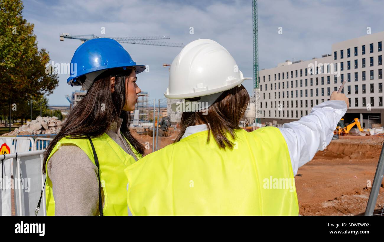 Industrial hard hats hi-res stock photography and images - Alamy