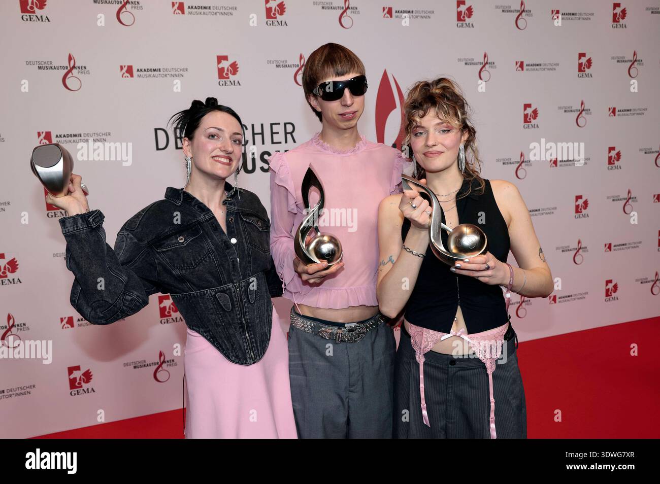 Lotta Kummer Nina Kummer, Johann Bonitz und Lotta Kummer von Blond beim 17 ...