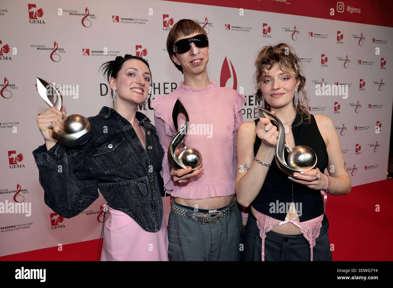 Lotta Kummer Nina Kummer, Johann Bonitz und Lotta Kummer von Blond beim 17 ...