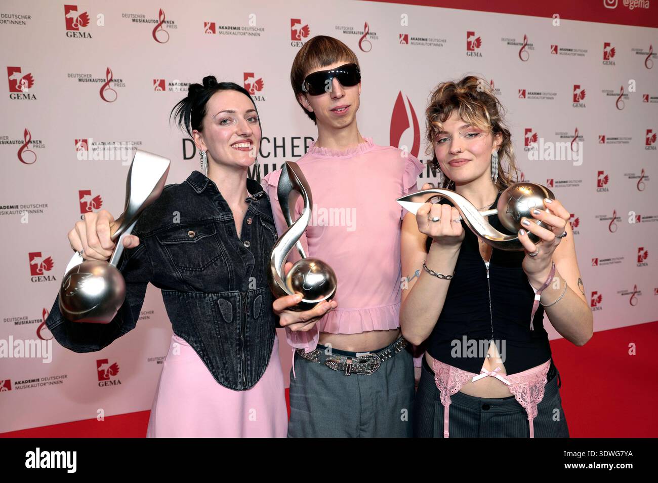 Lotta Kummer Nina Kummer, Johann Bonitz und Lotta Kummer von Blond beim 17 ...